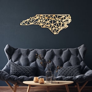 Décoration murale de carte de Caroline du Nord en bois, signe suspendu, art mural en bois, carte géométrique de l'état, cadeau de conception de géométrie, décor de figure, Charlotte