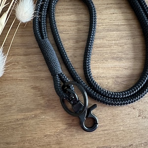 SB-schw-schw-4 | Schlüsselband aus Tau in schwarz | Ausweisband | Schlüsselanhänger mit Karabiner und Schlüsselring | Lanyard