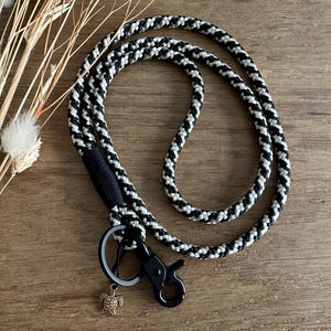 SB-scsh-schw-4 | Schlüsselband aus Tau in schwarz - beige | Ausweisband | Schlüsselanhänger mit Karabiner und Schlüsselring | Lanyard