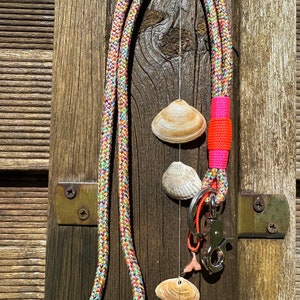 Schlüsselband Summer Vibes aus Tau Ausweisband Schlüsselanhänger mit Karabiner und Schlüsselring neon bunt mit Charm Anhänger 8 bunt-pink-orange