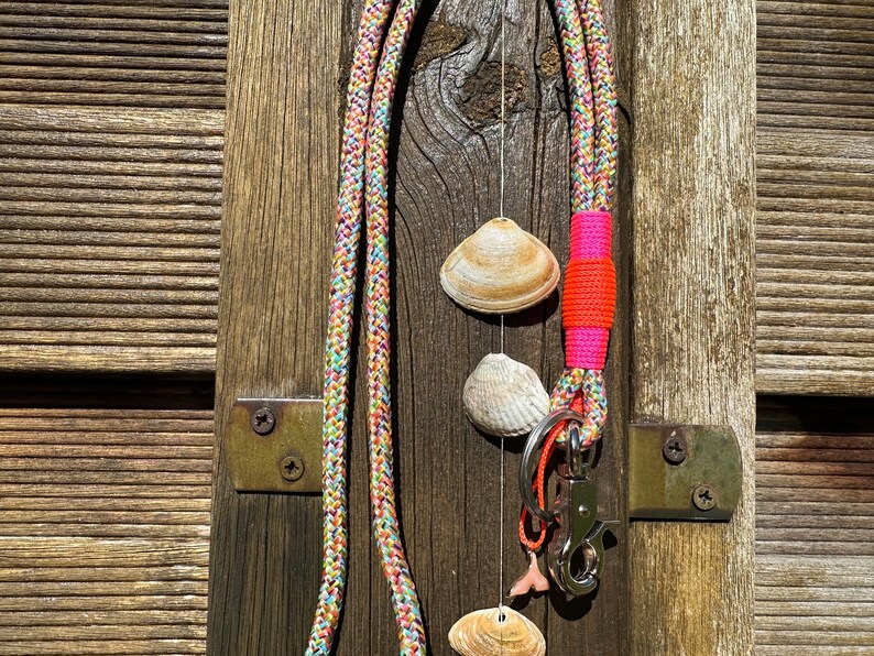 Schlüsselband Summer Vibes aus Tau Ausweisband Schlüsselanhänger mit Karabiner und Schlüsselring neon bunt mit Charm Anhänger 8 bunt-pink-orange