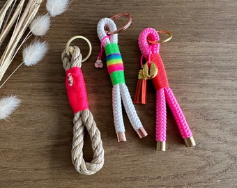 Schlüsselanhänger aus Tau * Summer Vibes * | Taschenanhänger | beige - pink - orange -  gold - mit Quaste und Muschel Anhänger