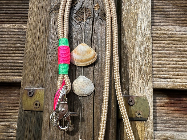 Schlüsselband Summer Vibes aus Tau Ausweisband Schlüsselanhänger mit Karabiner und Schlüsselring neon bunt mit Charm Anhänger 1 beige-mint-pink