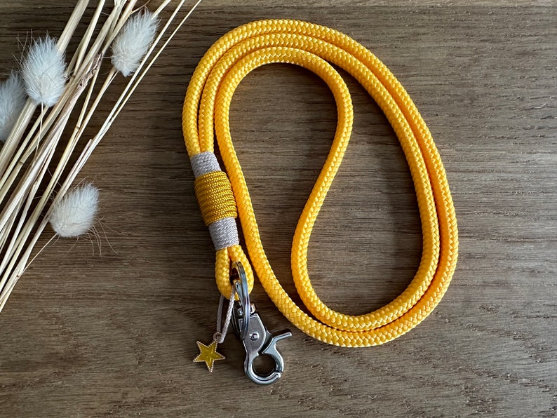 Schlüsselband Summer Vibes aus Tau Ausweisband Schlüsselanhänger mit Karabiner und Schlüsselring neon bunt mit Charm Anhänger 7 gelb-beige