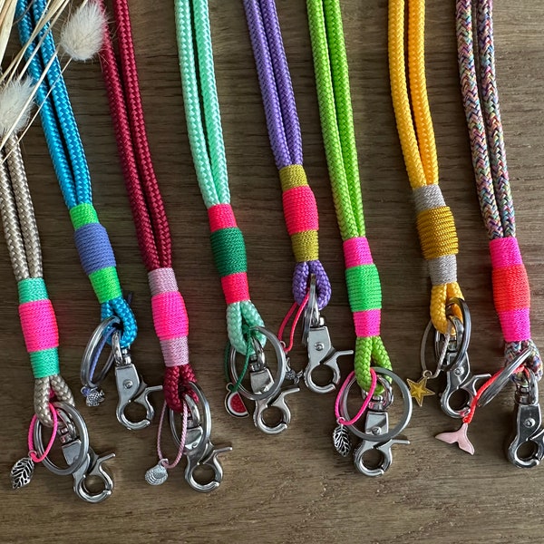 Schlüsselband * Summer Vibes * aus Tau | Ausweisband | Schlüsselanhänger mit Karabiner und Schlüsselring | neon bunt mit Charm Anhänger