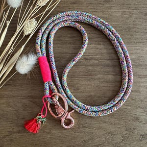 SB-flow-flam-3-2 | Schlüsselband aus Tau in bunt - neon - rosé mit Anhänger Palme | Schlüsselanhänger mit Karabiner | Lanyard