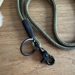 Schlüsselband aus Tau in oliv schwarz Ausweisband Lanyard Schlüsselanhänger mit Karabiner und Schlüsselring ohne Herz-Anhänger