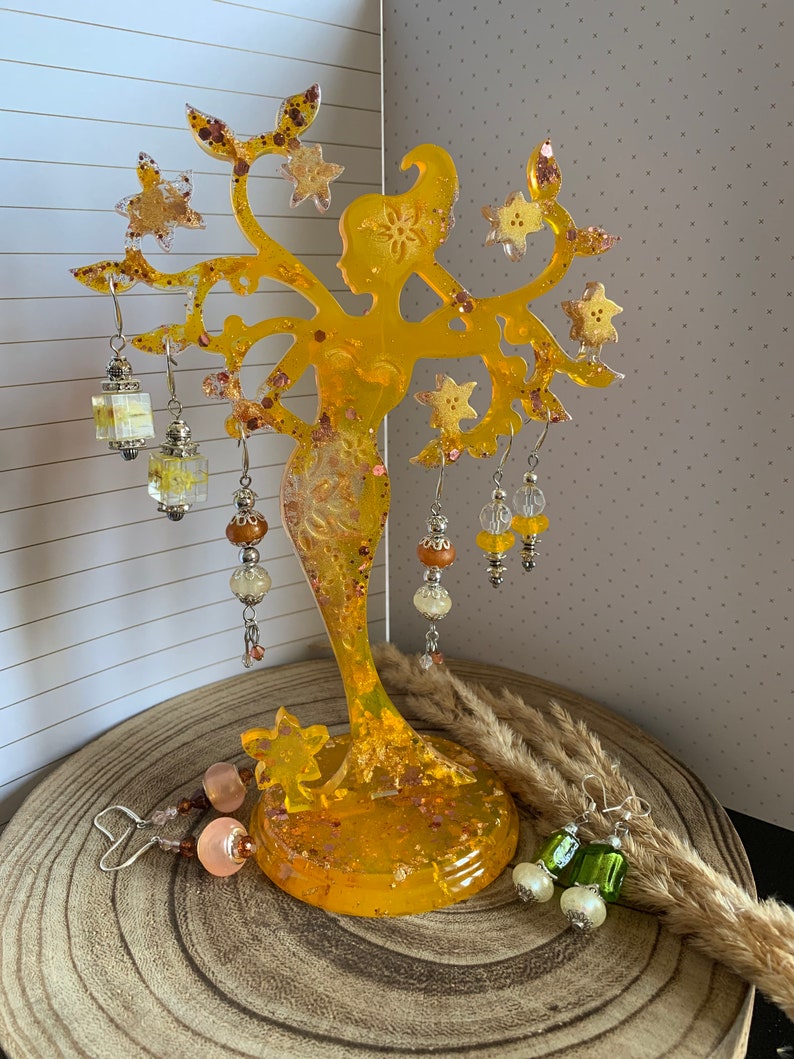 Arbre fée porte bijoux réalisé en résine époxy de couleur jaune et paillettes scintillantes assorties Idée cadeau. Fait main image 2