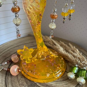 Arbre fée porte bijoux réalisé en résine époxy de couleur jaune et paillettes scintillantes assorties Idée cadeau. Fait main image 6