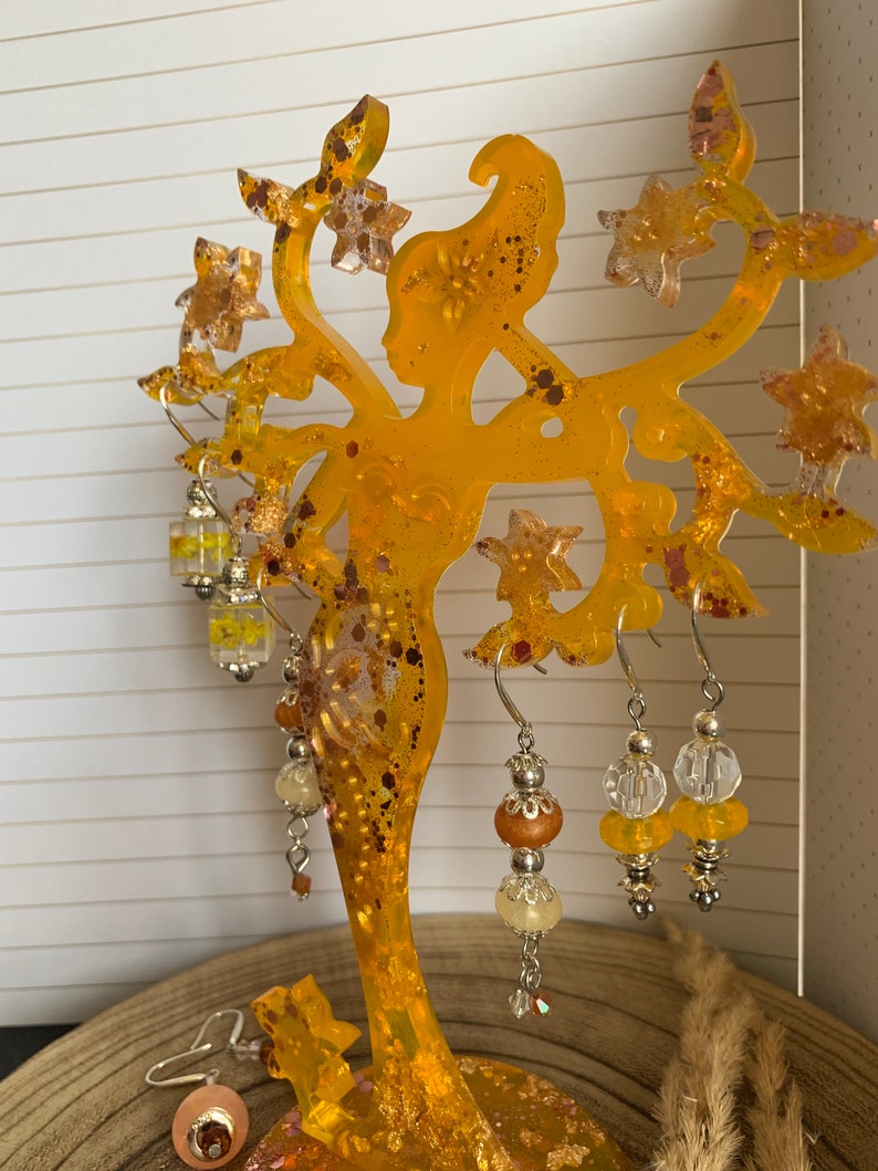 Arbre fée porte bijoux réalisé en résine époxy de couleur jaune et paillettes scintillantes assorties Idée cadeau. Fait main image 7