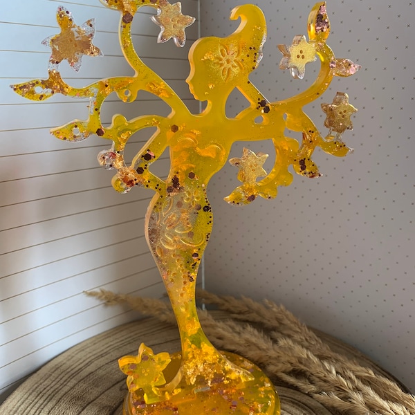 Arbre fée porte bijoux réalisé en résine époxy de couleur jaune et paillettes scintillantes assorties ! Idée cadeau. Fait main