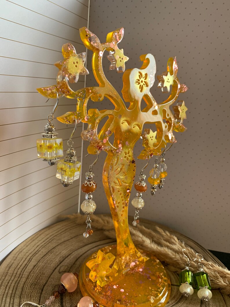 Arbre fée porte bijoux réalisé en résine époxy de couleur jaune et paillettes scintillantes assorties Idée cadeau. Fait main image 5