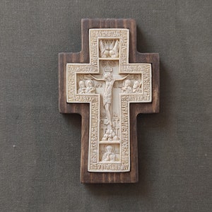 Kreuz an der Haustür.Jesus Christus.Die Allerheiligste Theotokos.Maria Magdalena.St. Johannes der Theologe.Zenturio Longinus.Sankt Nikolaus.Engel