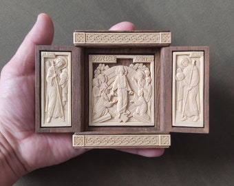 Carved handmade wooden icon.Triptych.Resurrection of Christ.Easter.Christ is Risen.Archangel Michael.Archangel Gabriel.Folding.Orthodox.Gift