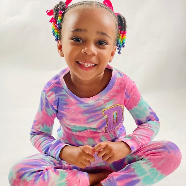 Pyjama personnalisé pour enfants| Pyjamas pour fille et garçon| Pyjama pour tout-petit| Pyjama pour jeune| Cadeau| Soirée pyjama| Soirée pyjama| Rose| Violet| Tie Dye