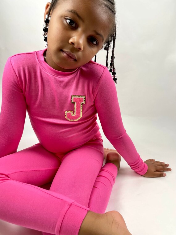 Pijamas iniciales personalizados para ninos para ninas y ninos pijamas para ninos pequenos pijamas juveniles regalo de cumpleanos fiesta de pijamas rosa regalo de Navidad Etsy Mexico