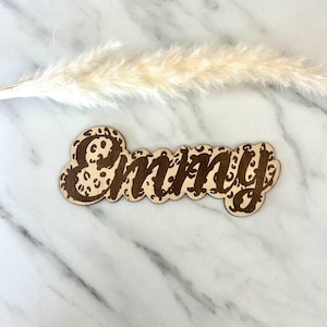 Wooden first name with a pretty leopard pattern to personalize, ideal as a gift idea for a baby or as a decoration for a child&#39;s room