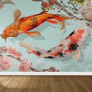 Könnte beinhalten: Zwei farbenfrohe Koi-Karpfen schwimmen in einem blauen und weißen Hintergrund mit stilisierten Wolken und rosa Kirschblüten.
