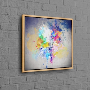 Puede incluir: Una impresión sobre lienzo enmarcada que presenta una pintura abstracta colorida de una bombilla con salpicaduras de pintura en tonos de azul, amarillo, verde, rojo y morado.