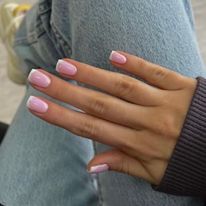 Unghie finte rosa e bianche con punte francesi corte quadrate - Set da 10 pezzi, qualità da salone