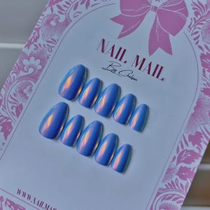 Blue Sunset Chrome Press On Nails: handgeschilderde kunstnagelset