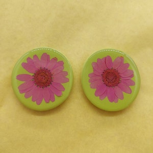 Pressed Flower Polymer Clay & Resin Magnetic - Fridge Magnet - Refrigerator Magnet - Handmade - Pink Flower - Green - Circle