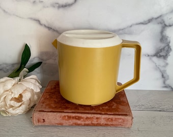 Rubbermaid Mini Pitcher, Yellow Pitcher 1 1/2 Quarts Pitcher, Vintage Pitcher, Small Pitcher, Bright Pitcher, Colorful Pitcher,