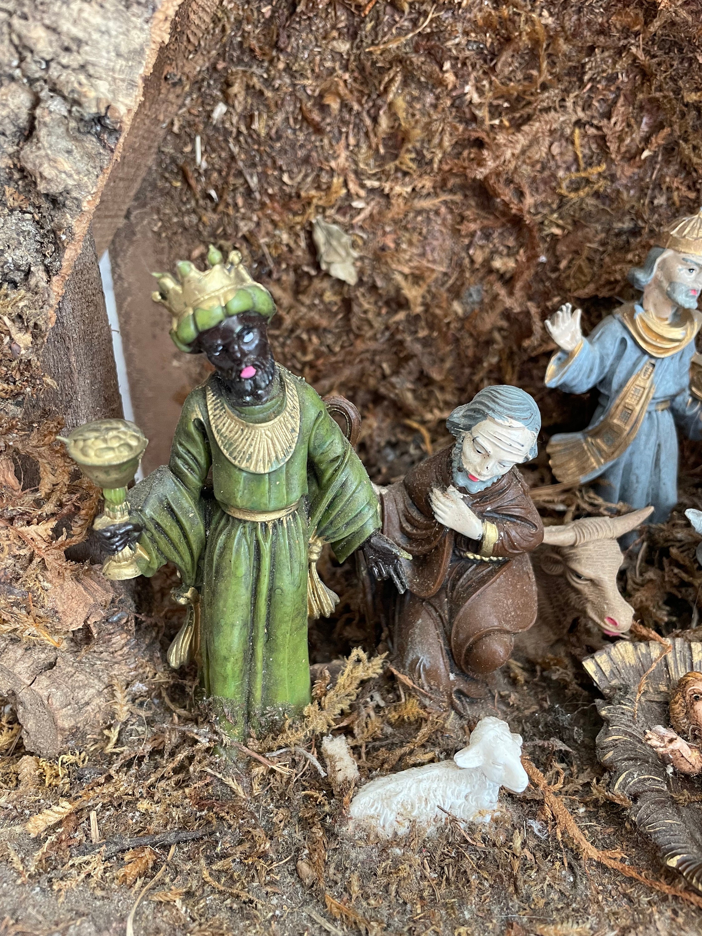 Primative Nativity Vintage Nativity, Italian Nativity, Nativity With Wooden Crèche, Wooden ...