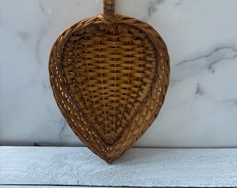 Vintage Basket, Hanging Basket,  Display Basket, Woven Basket, Farmhouse basket, Oval basket, Vintage Teardrop Leaf Shaped Wicker Basket