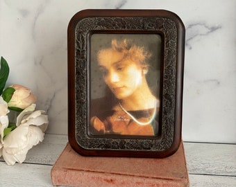 Faux Wood Picture Frame, Vintage Picture Frame, Brown Picture Frame, Rectangular Picture Frame, 5x7 picture frame