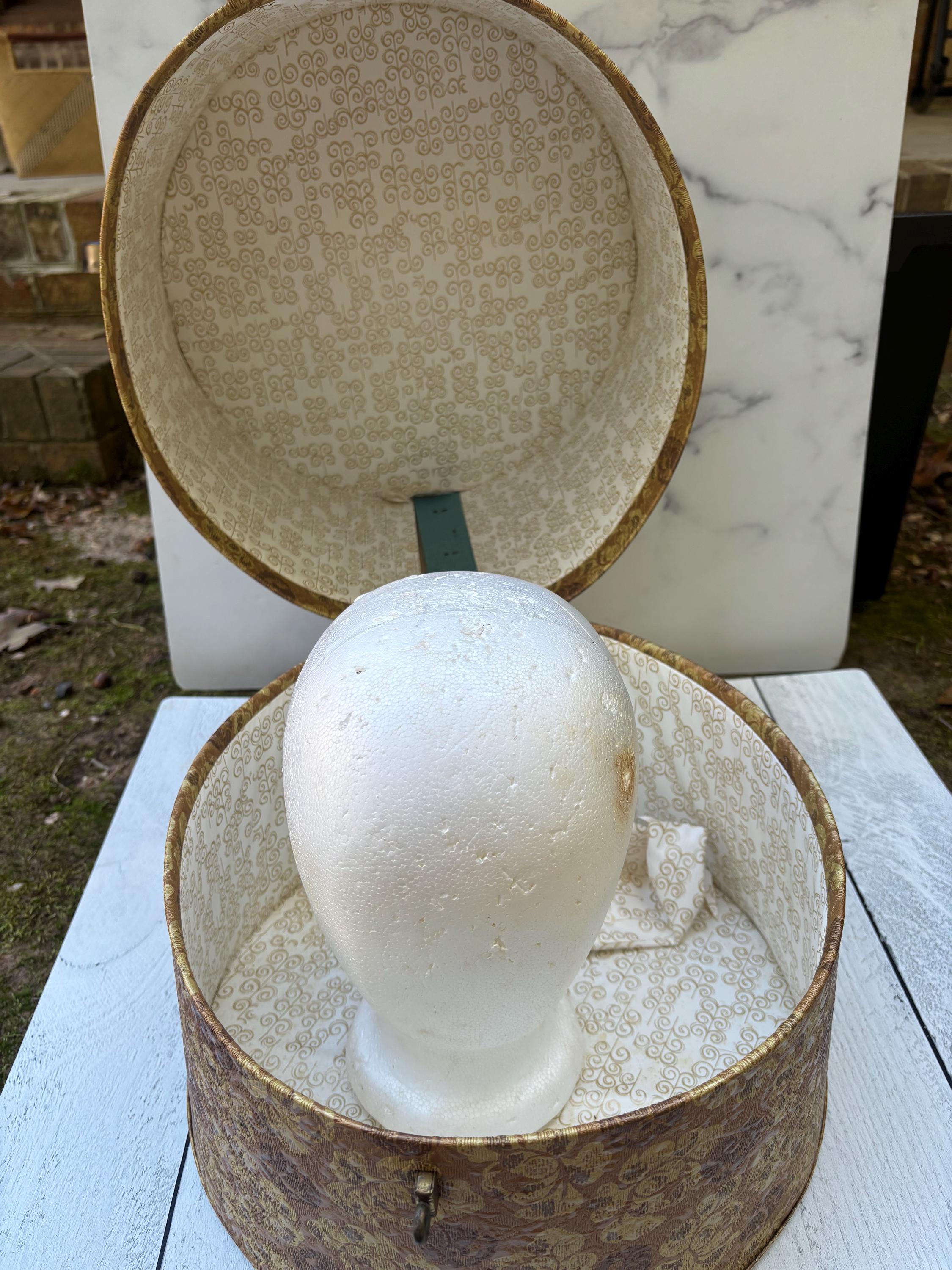 Vintage Everbest Of Hollywood Florida Hat Wig Box Travel Case, stand, & wig. Vintage Everbest Of Hollywood Florida Hat Wig Box Travel  main image 2