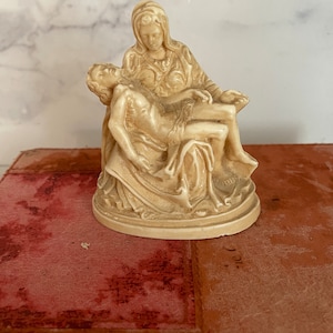 La Pieta by Michelangelo, Jesus and Mary Statue ,Madonna Jesus Statue Sculpture, Holy Figurine, Religious Decoration, Catholic Statue