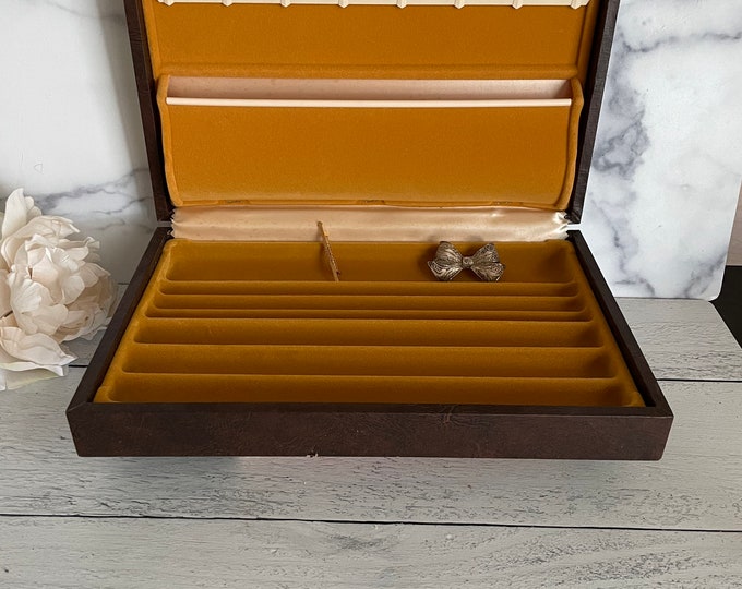 Vintage Jewelry Box, Travel Jewelry Case, Jewelry Organzier, Jewelry Storage, Travel Jewelry Case, Travel Case, Retro Travel Case,