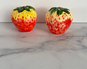 Strawberry Kitchen Decor, Strawberry Salt and Pepper Shaker, Vintage Strawberry, Ceramic Strawberry, Fruity Pottery, Large Strawberry