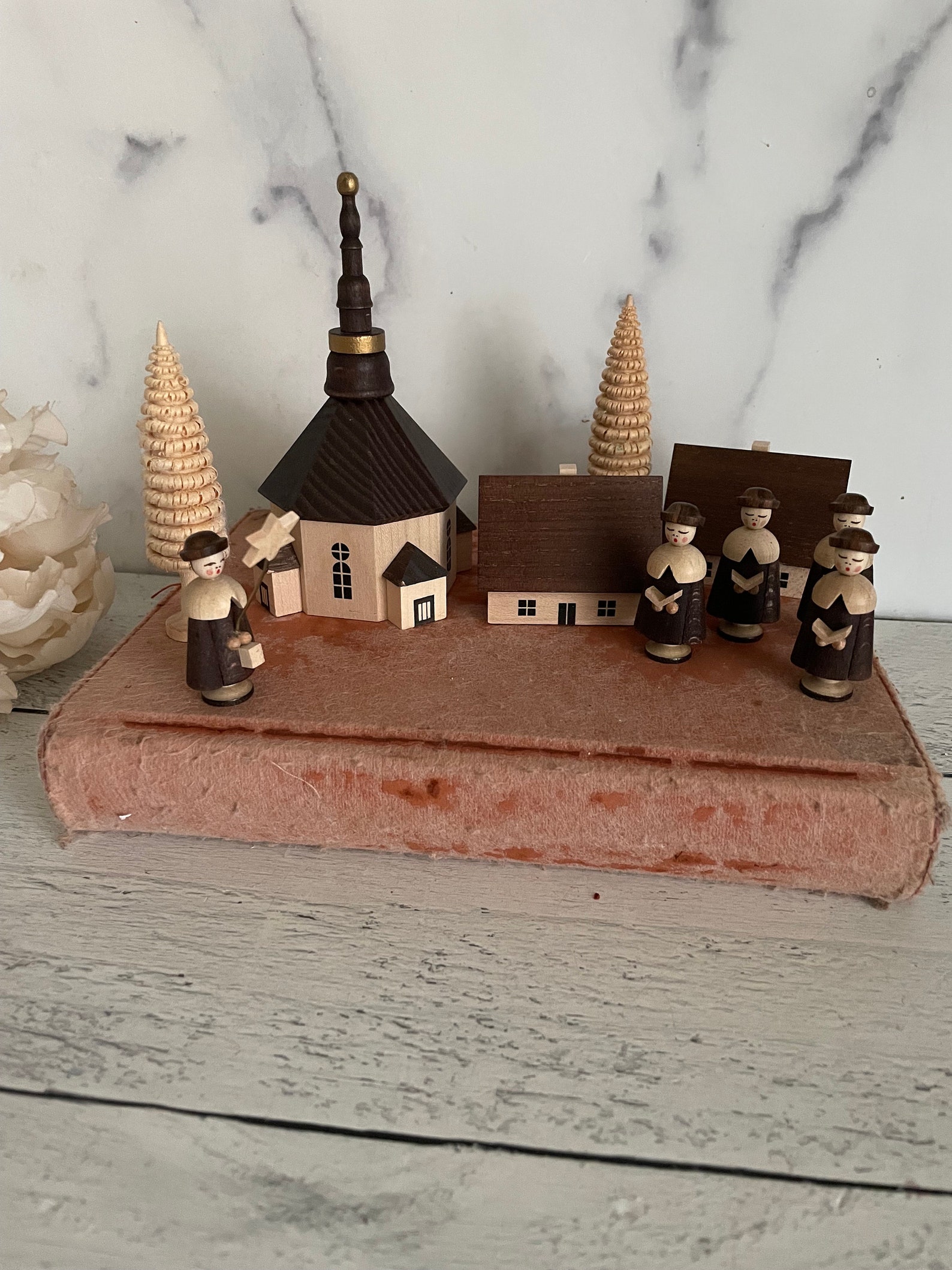 Primitive Figurines, Muller Figurines, Seiffen Church,Primitive Carolers, Tiny Carolers, Tiny Church, Seiffen Village