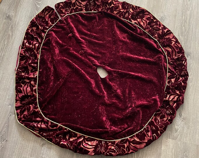 Traditional Tree Skirt 