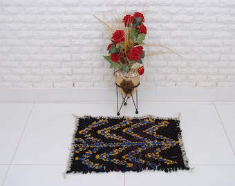 Small Moroccan Rug, Vintage Moroccan rug, Boujaad Rug Hand Woven, Berber rug , Abstract Moroccan Rug 65 x 50 cm - 2.1 x 1.6 ft