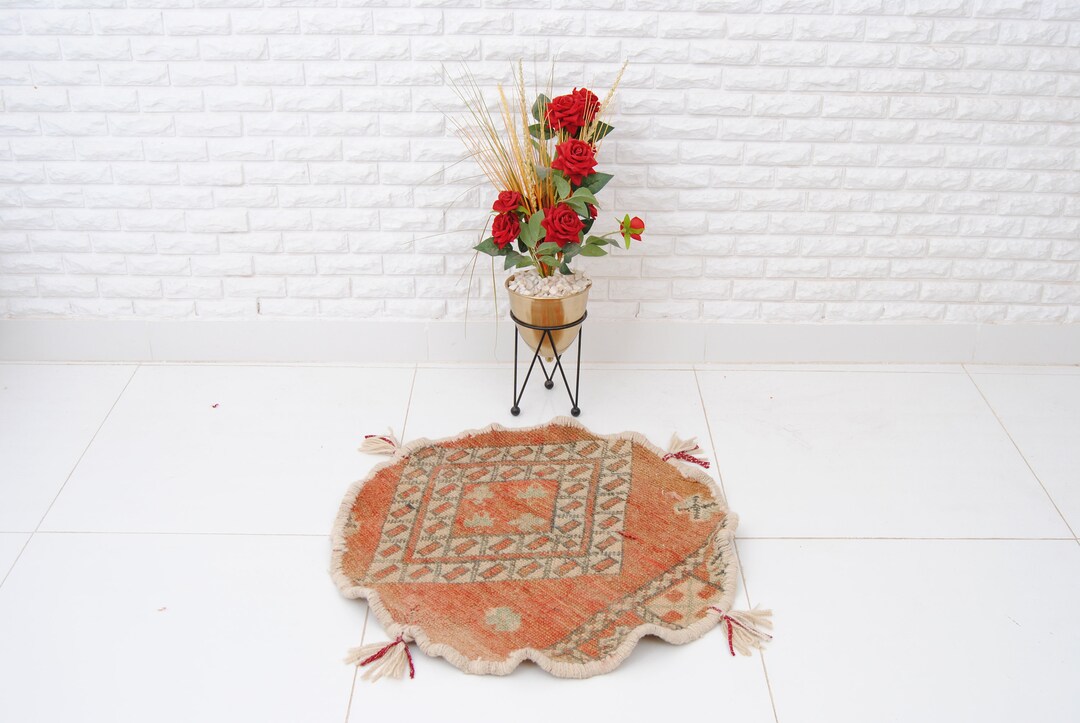 Round Rug Vintage Rug Moroccan Antique Vintage Rug in Berber Handmade Round Rug Natural 70 Cm X