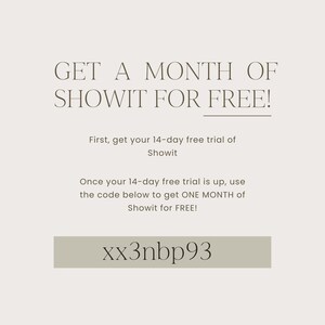K&ouml;nnte beinhalten: Text auf wei&szlig;em Hintergrund, der "GET A MONTH OF SHOWIT FOR FREE!" lautet, mit dem Text "First, get your 14-day free trial of Showit" und "Once your 14-day free trial is up, use the code below to get ONE MONTH of Showit for FREE!" darunter. Der Text "xx3nbp93" befindet sich in einem Kasten unter dem Text.