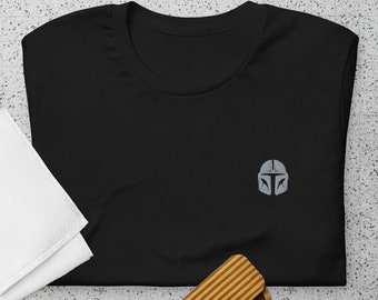 T-shirt brodé avec casque Mandalorian Star Wars : à porter tous les jours et parfait pour les parcs Disney