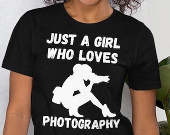 Gift for a photographer: t shirt for a woman photographer ideal  birthday  or  Christmas present / gift for a lady  photographer