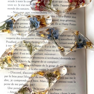 Bague de lecture en résine et fleurs dorées – accessoire de lecture fait main – cadeau pour lectrice ou amoureux des livres