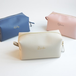 Sac personnalisé pour demoiselles d'honneur Pochette à maquillage Un cadeau élégant et personnalisable pour les enterrements de vie de jeune fille ou de garçon image 1