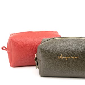 Personalisierte Vintage Make-up Tasche - Tragen Sie Ihre Beauty Essentials mit Stil, geschmückt mit auffälligen Retro-Mustern