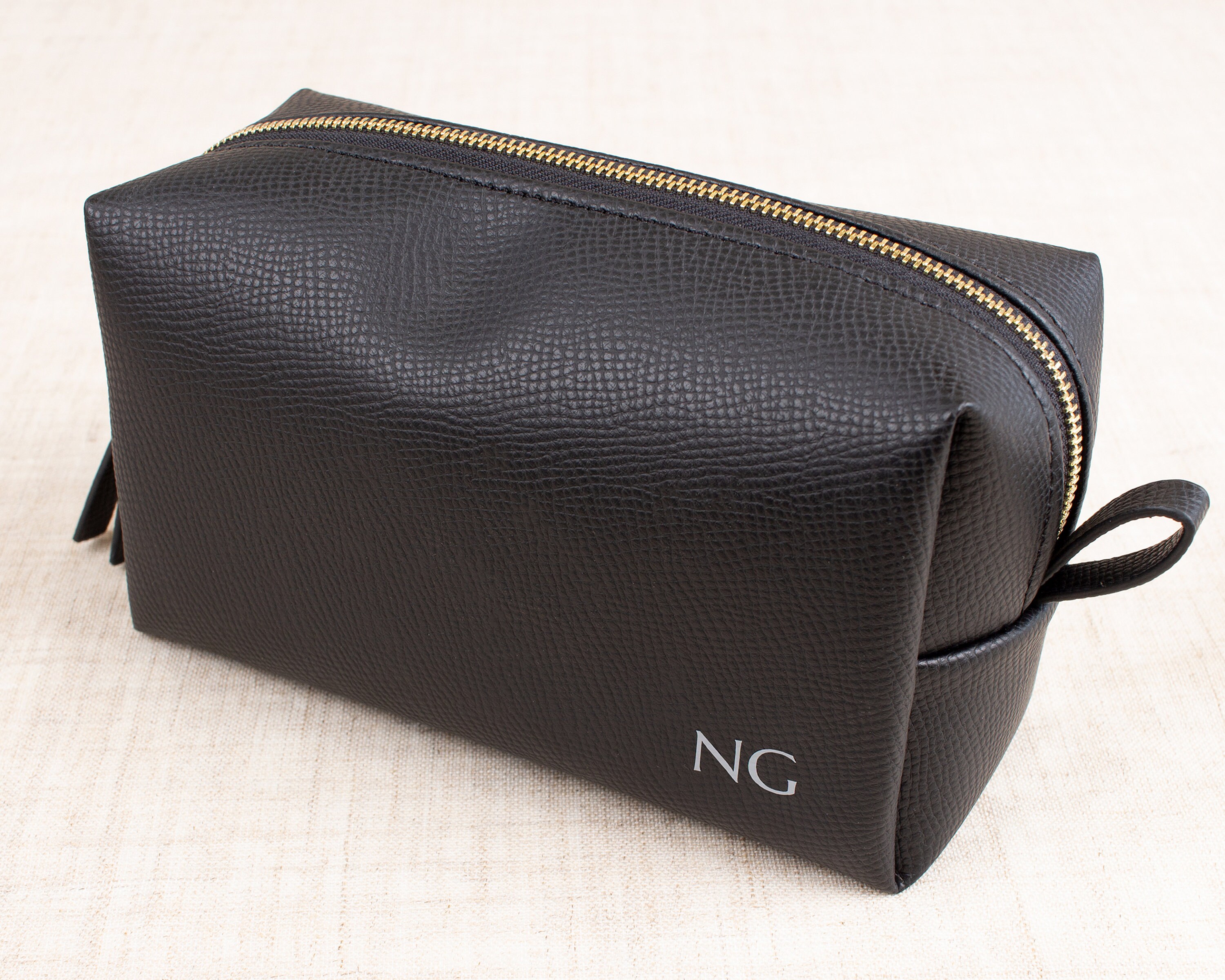 Personalized Bag for Men & Groomsmen : The Perfect Wedding Day Gift for the Modern Groom and his Squad