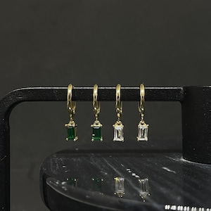 925 Sterling Silber Baguette Creolen, Smaragd Grüne Baguette Creolen, Huggie Creolen, Minimalistische Ohrringe, Hoops, 18k vergoldete Hoops