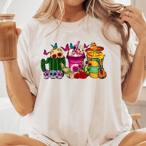 Camisa de Muertos Latte, Camisa del Día de los Muertos, Camisa de Halloween del Día de los Muertos, Camisa para amantes del café, Taza para beber café con leche con especias de calabaza, Camisa mexicana