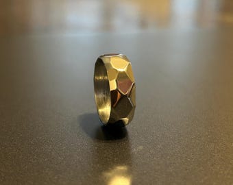Aliança de casamento de aço inoxidável facetada feita à mão para homens/mulheres