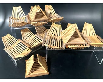 Set van 12 vintage Japanse Oshibora Oki bamboe dienbladen, vochtige doekjes en eetstokjeshouders.