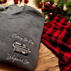 キャリーオン刺繍スウェットシャツ、ユニセックススウェットシャツ、ディーン・ウィンチェスター、スーパーナチュラルギフト、レディーススーパーナチュラル、スーパーナチュラルグッズ、秋スウェット